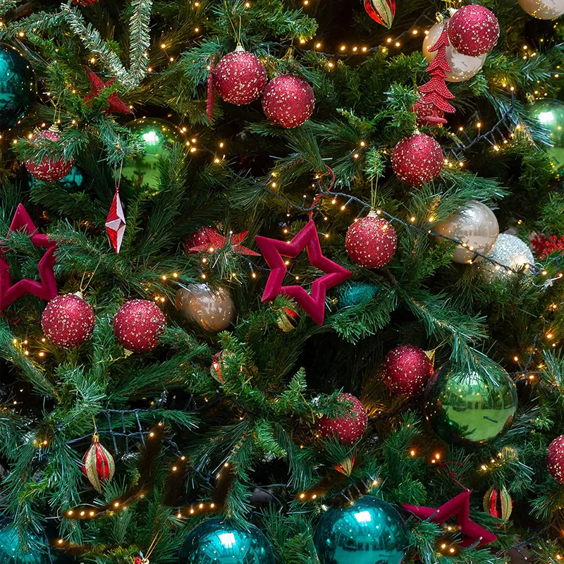 Alberi di Natale Brescia per case e appartamenti: decorazione colori caldi - Il Lauro