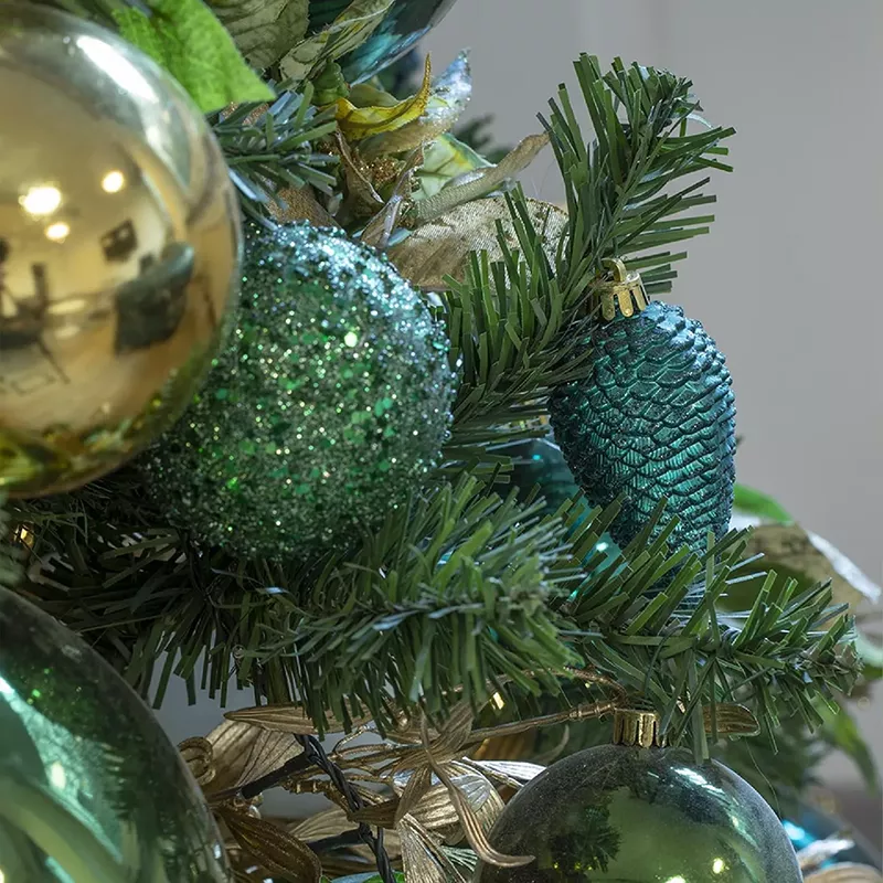 Alberi di Natale Brescia per case e appartamenti: decorazioni colori freddi - Il Lauro