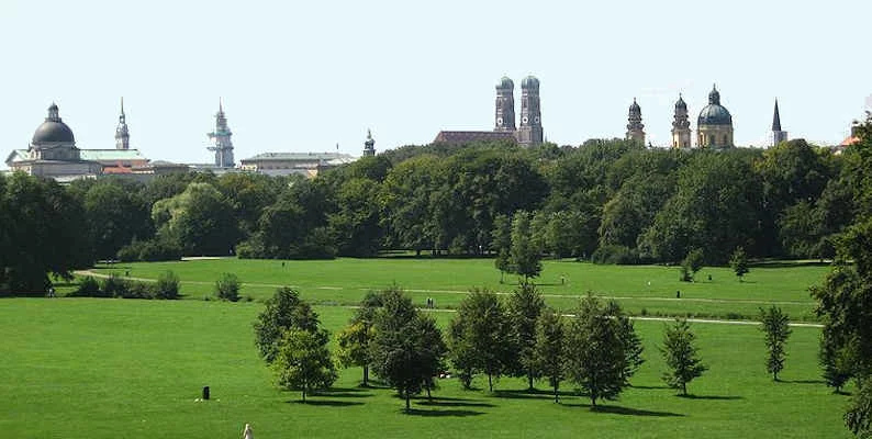 Englischer Garten di Monaco di Baviera il giardino all'inglese vista generale - Il Lauro